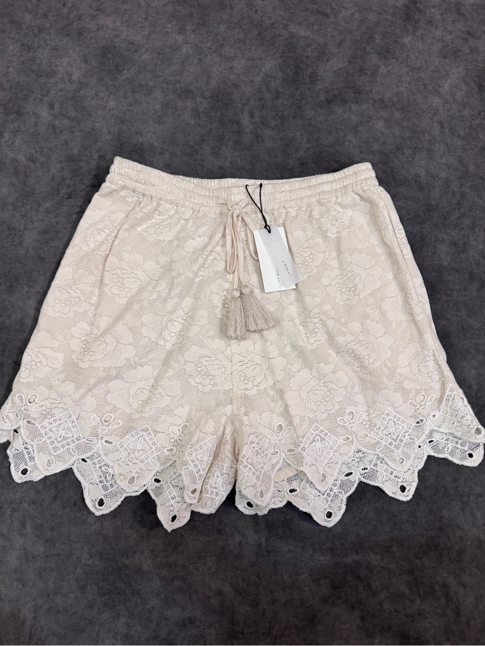 Women cream cotton pockets boho romantic lace summer shorts scalloped hem medium